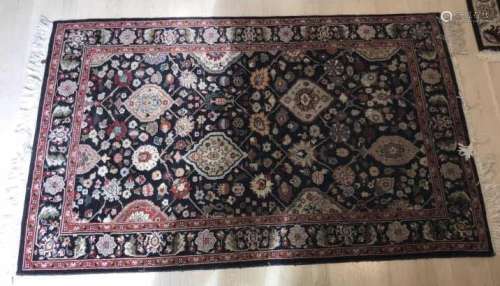 Hand Knotted Persian Motif Carpet / Throw Rug