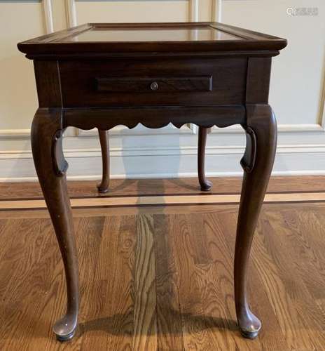 Queen Anne Style Side / End Table