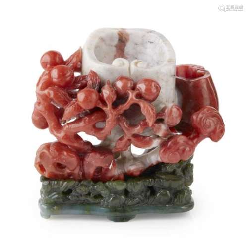 AGATE 'LINGZHI' BRUSH WASHER WITH JADE BASE LATE QING DYNASTY-REPUBLIC PERIOD, 19TH-20TH CENTURY