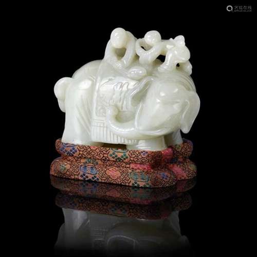 WHITE JADE 'ELEPHANT' CARVING LATE QING DYNASTY-REPUBLIC PERIOD, 19TH-20TH CENTURY