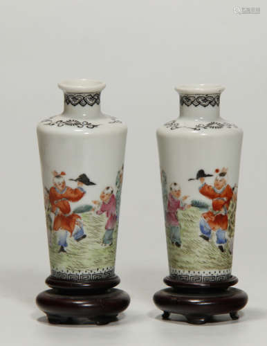 Min Guo,  A Pair of Famille Rose Vases