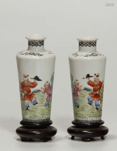 Min Guo,  A Pair of Famille Rose Vases