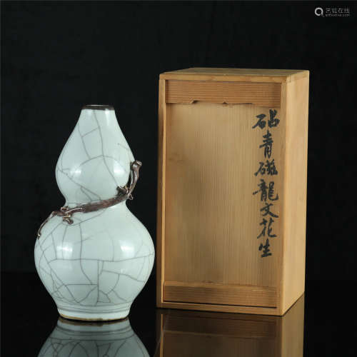 A Chinese Ge-Type Glazed Porcelain Double Gourd Vase