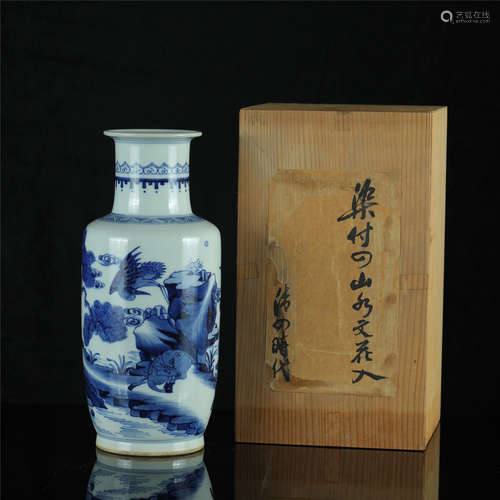 A Chinese Blue and White Porcelain Vase