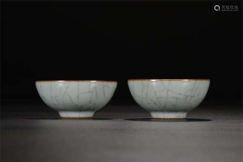 A Pair of Chinese Ge-Type Glazed Porcelain Cups