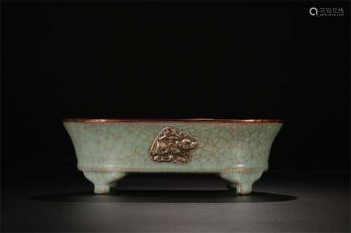 A Chinese Ru-Type Glazed Porcelain Brush Washer with Silver Inlaid