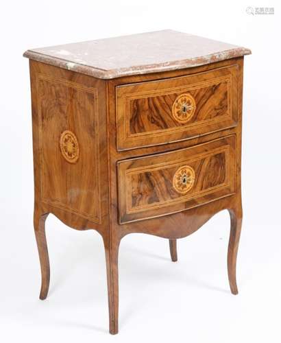 PETITE COMMODE ITALIENNE D' ENTRE DEUX XVIIIè En placage de noyer et ronce de [...]