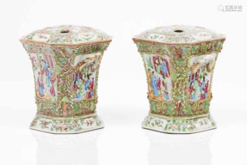 A pair of flower potsChinese export porcelainPolychrome 