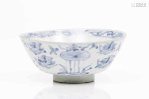 A bottleChinese porcelainBlue and white riverscape decorationJiaqing reign (1796-1820)Height: 23 cm-