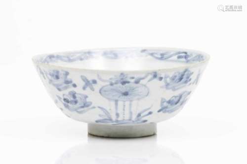 A Kraak bowlChinese porcelainBlue underglaze porcelain of floral decorationWanli reign (1573-1620)