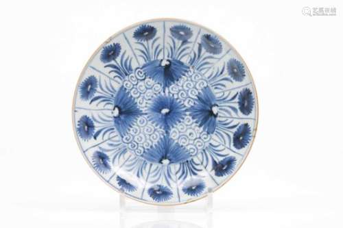 A plateChinese porcelainBlue under glaze flower and foliage decorationKangshi reign (1662-1722)