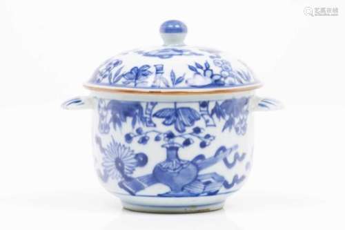 A bowl with coverChinese export porcelainBlue and white decoration with flowers and precious