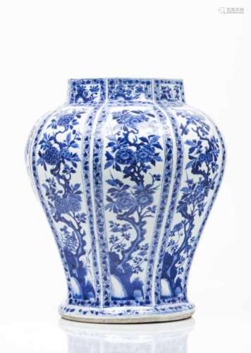 A pair of platesChinese export porcelainFloral, blue underglaze decorationQianlong reign (1736-
