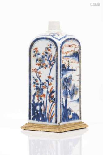 A bottleChinese export porcelainImary polychrome and gilt decorationQianlong reign (1736-1795)Gilt