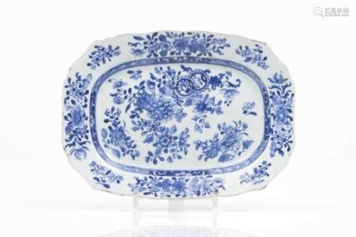 A scalloped trayChinese export porcelainBlue decoration of foliage scroll motifs and flowersQianlong