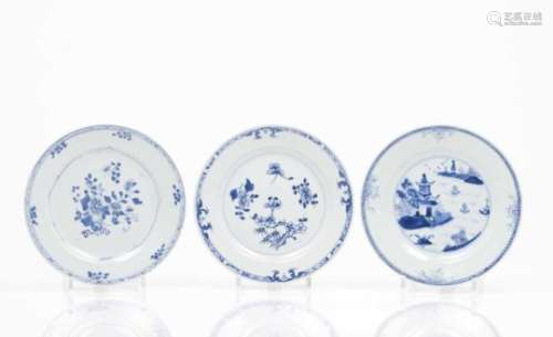 A three plate setChinese export porcelainFloral blue underglaze decorationQianlong reign (1736-