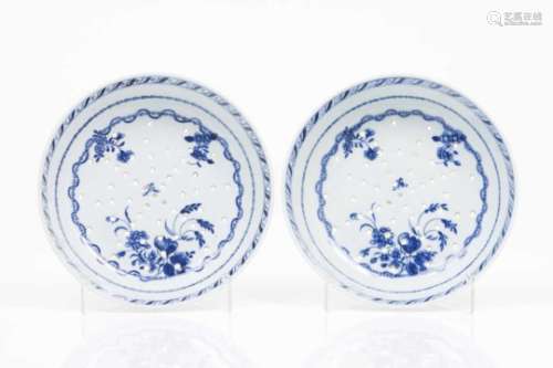 A pair of strawberry platesChinese export porcelainFloral and foliage blue decorationQianlong
