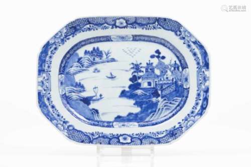 An octagonal trayChinese export porcelainCentral blue riverscape decorationQianlong reign (1736-