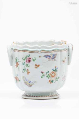 A wine coolerChinese export porcelain