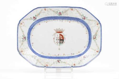 An octagonal trayChinese export porcelainPolychrome and gilt decoration with armorial for