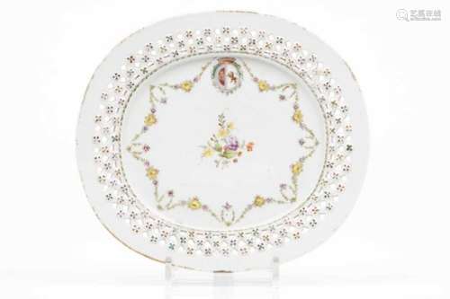 An oval, pierced decoration plateChinese export porcelain