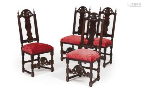 A pair of chairsRosewoodPierced backs of scalloped splats and carved shell crestsTurned and carved