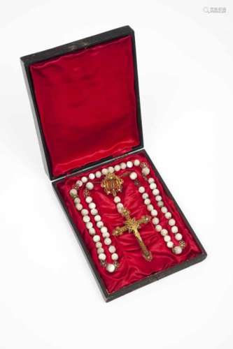 An Indo-Portuguese RosaryGilt silver filigreeMother-of-pearl beads17th/18th centuryLenght: 57,5