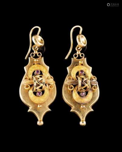 A pair of pendant earringsPortuguese traditional gold work, 19th /20th centuryScalloped, chiselled