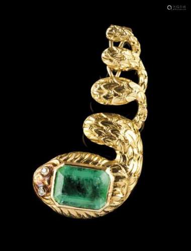 A pendantGoldStylised snake set with emerald (ca.11x9mm)Oporto hallmark, Dragon 800/000 for 1938-