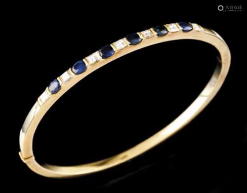 A braceletGold banglePlain band set with 6 oval cut sapphires (ca.1.40ct) and 7 princess cut