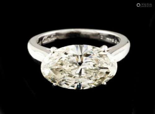 A solitary ringPlatinumCartier mounted for customer's stone, set with oval cut diamond (ca.4.25ct)