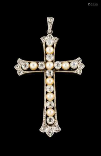 A Belle-Époque cross-shaped pendantSet in gold and platinum with rose cut diamonds, 10 old mine