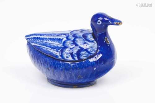 A duckA box with coverFaienceBlue decoration18th/19th century(defects)Lenght: 16 cm- - -15.00 %