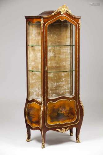 A display cabinetRosewood veneeredMinor defects19th / 20th century177x61x40 cm- - -15.00 % buyer's