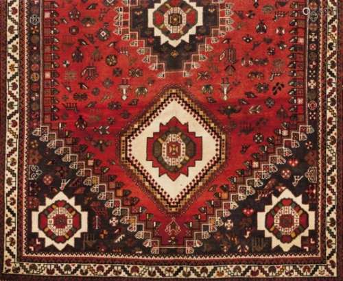 A Shiraz rug, IranWool and cotton of geometric design in bordeaux, beige and blue310x210cm- - -15.00