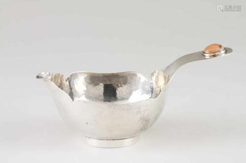 A David Ferreira KvoshPortuguese silverHammered and top scalloped decorationAgate set handleOporto