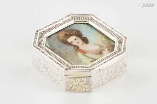 A David Ferreira boxPortuguese silverRaised decoration lid framing a female portrait and chiselled