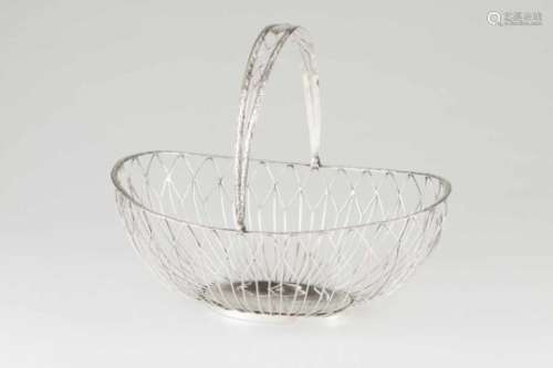 A bread basketPortuguese silverThreaded body of shaped rim and articulated handle with identical