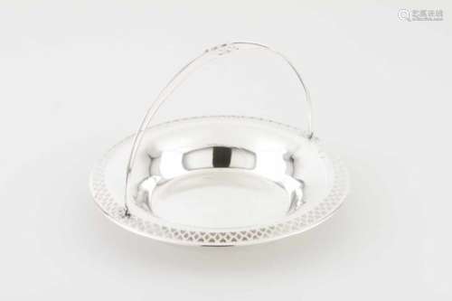 A bread basketPortuguese silverPlain base of pierced rim and two thread articulated and pierced