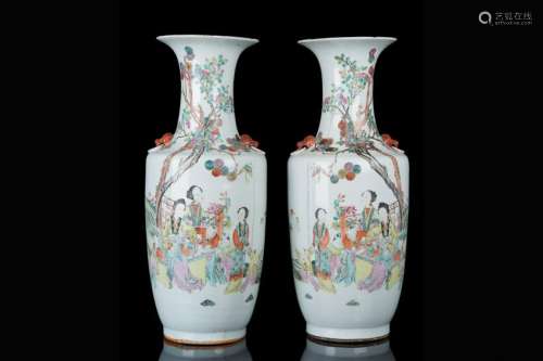 PAIR OF FAMILLE ROSE PORCELAIN VASES