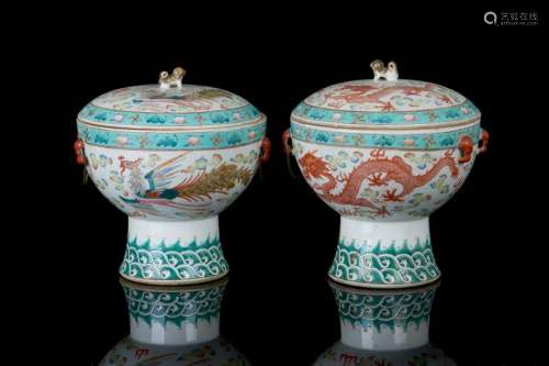 PAIR OF FAMILLE ROSE PORCELAIN STEM BOWLS