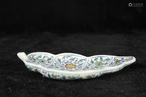 A Chinese Dou-Cai Glazed Porcelain Brush Paste