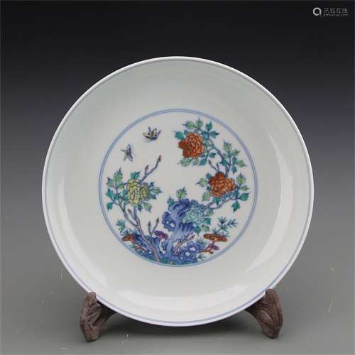 A Chinese Dou-Cai Glazed Porcelain Plate