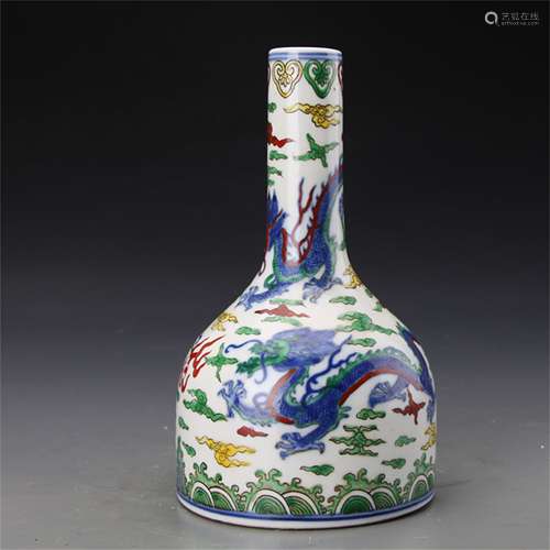 A Chinese Wu-Cai Glazed Porcelain Vase