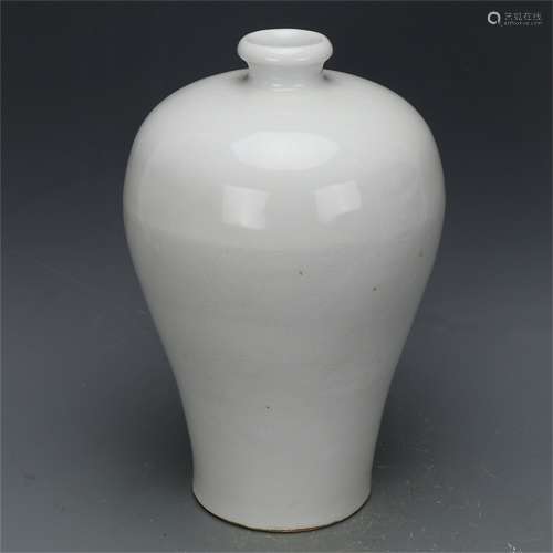 A Chinese White Glazed Porcelain Vase