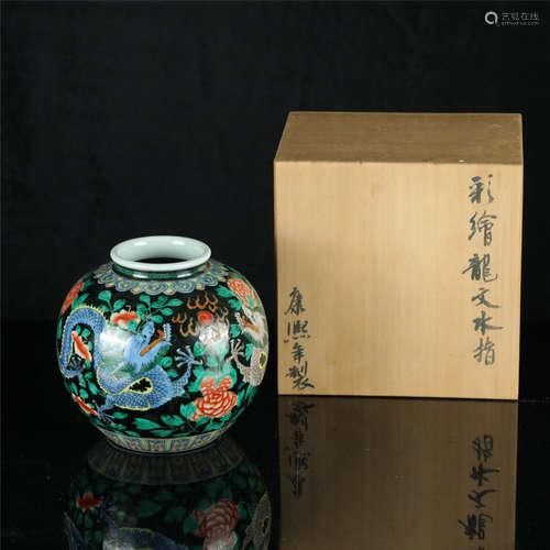 A Chinese Wu-Cai Glazed Porcelain Jar