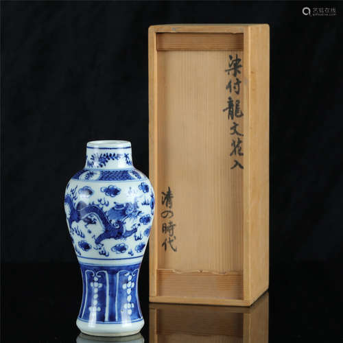 A Chinese Blue and White Porcelain Vase