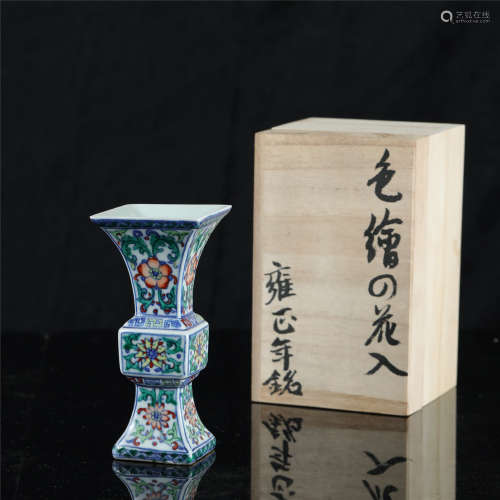 A Chinese Dou-Cai Glazed Porcelain Vase