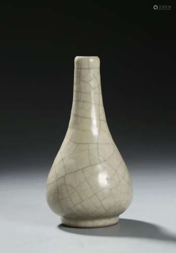 Chinese Crackle Glazed Pear-Shape Bottle Vase