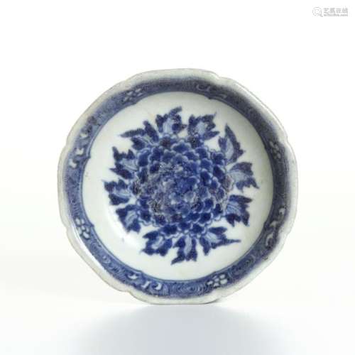 Chinese Blue and White Foliate-Rimmed Dish